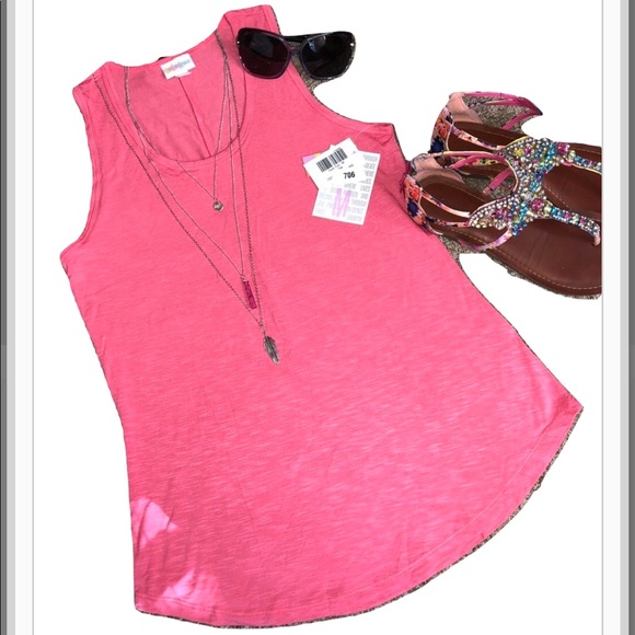 ❌SOLD❌ LuLaRoe Tank M - Picture 1 of 3